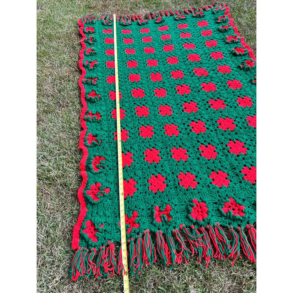 Christmas Afghan 3D Flowers Handmade Granny
Square 43x84" Blanket Throw Vtg - Picture 11 of 15